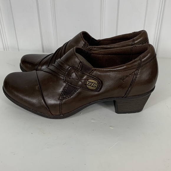 Earth Origins Madison brown leather upper heeled bootie 7.5”. 2” heel - Picture 3 of 8